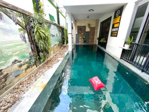 Kolam renang di atau dekat dengan Ngo House Villa