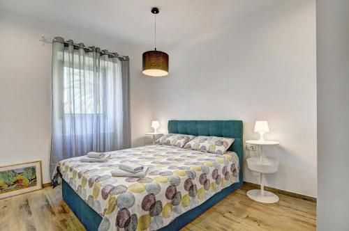 Apartments with parking space Fazana - 7207