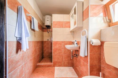 Apartments with parking space Fazana - 7207