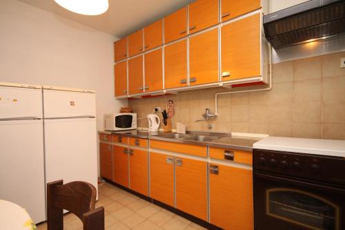 Apartments with a parking space Valbandon, Fazana - 7259