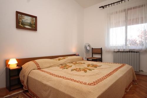 Apartments with a parking space Fazana - 7236