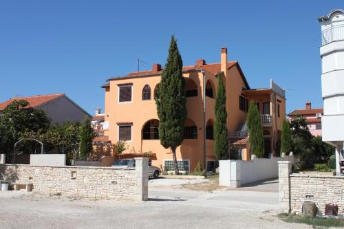 Apartments with parking space Medulin - 7208