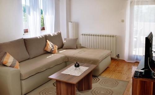 Apartments with parking space Fazana - 7205