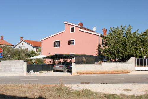 Fotografia z galérie ubytovania Apartments for families with children Fazana - 7255 v destinácii Marana