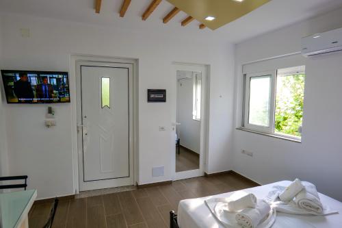 a white room with a bed and a window at Villa Ani in Borsh