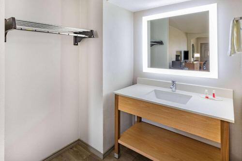 Φωτογραφία από το άλμπουμ του Days Inn & Suites by Wyndham Huntsville σε Huntsville