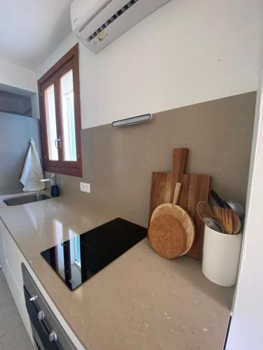 Una cocina o zona de cocina en Ses Alzines Apartamento integrado en Casa Rural Habitada