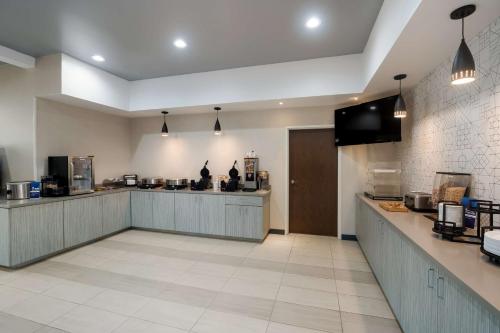 Best Western Colfaxにあるキッチンまたは簡易キッチン