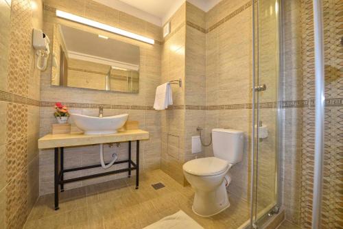 Bilik mandi di AMADEUS RESIDENCE
