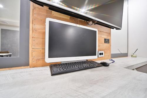 a computer monitor and keyboard sitting on a desk at 27 Hotel in Anyang