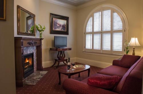 Χώρος καθιστικού στο The Monterey Hotel