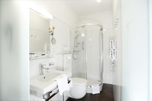 Bilik mandi di Romantik Hotel Gebhards