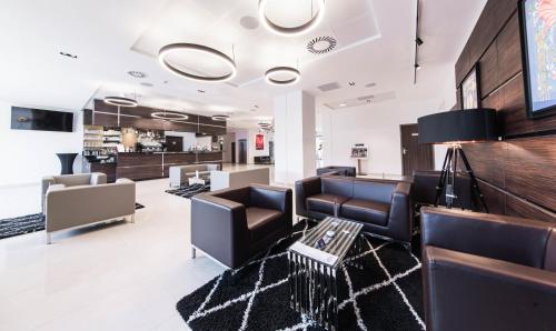 a salon with leather chairs and a waiting room at Westotel Tours Val de Loire in La Ville-aux-Dames