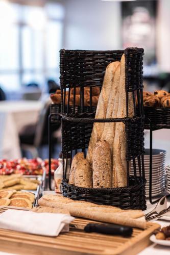 Comida en o cerca de este hotel