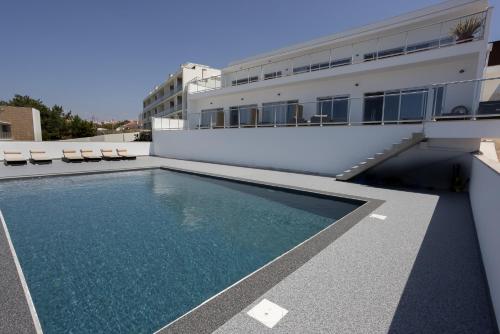 a swimming pool on the side of a building at Océane Bed and Breakfast in Nazaré