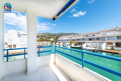 a balcony with a view of the water at Apartamentos Poblado Marinero Casa Azahar in Alcossebre