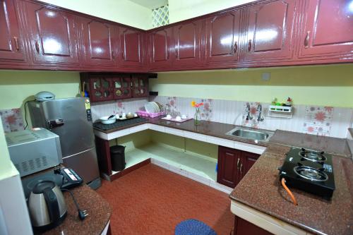 Remasailam Homestay - Thiruvananthapuram , Calm & Blend with Natureにあるキッチンまたは簡易キッチン