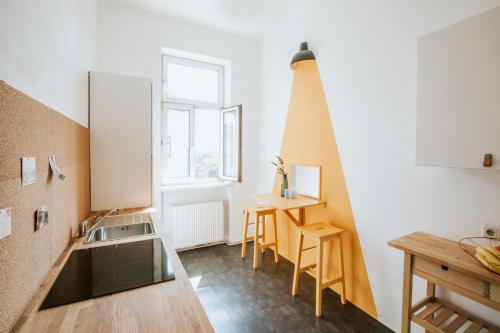 Spacious Design-Apartment next to Belvedere Castle and main train station