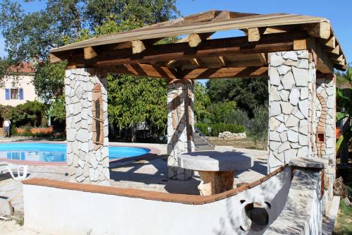 Family friendly house with a swimming pool Valtura, Pula - 7324