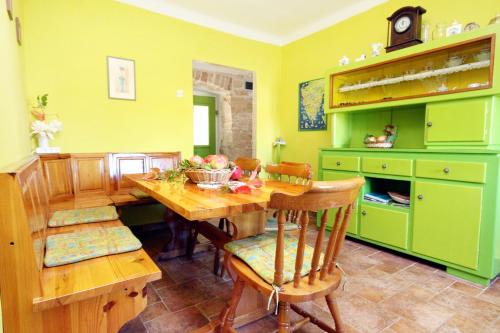 Family friendly house with a swimming pool Valtura, Pula - 7324