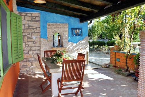 Family friendly house with a swimming pool Valtura, Pula - 7324