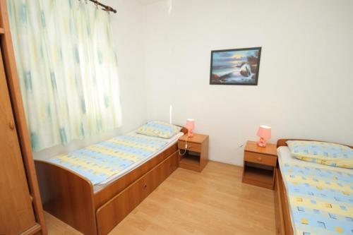 Postel nebo postele na pokoji v ubytování Apartments with a parking space Fazana - 7396