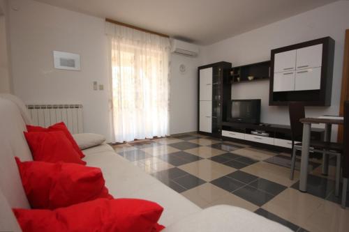 Apartments with parking space Presika, Labin - 7390