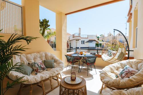 Amazing renovated pool view Apt, Aircon, 2 min to Fañabe Beach