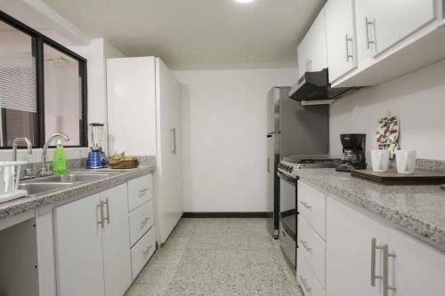 Dapur atau dapur kecil di Casa Mandala en Los Cristales