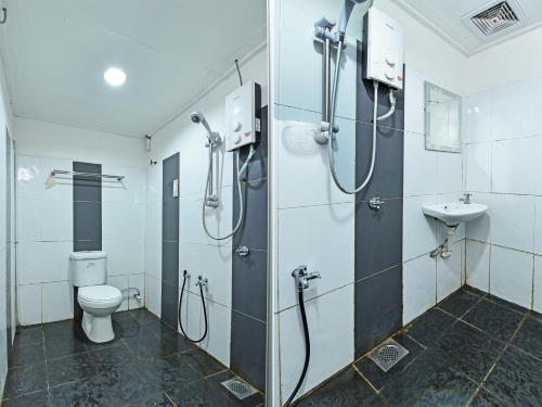 a bathroom with a shower and a toilet and a sink at Super OYO 90364 Hotel Gemilang in Kuala Terengganu