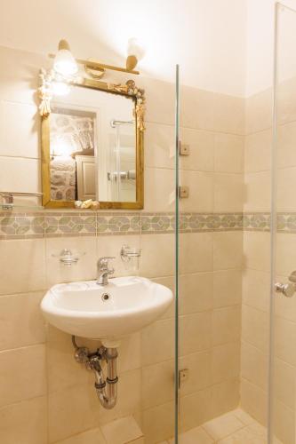 a bathroom with a sink and a mirror at Katafigi in Pirgos Dhirou