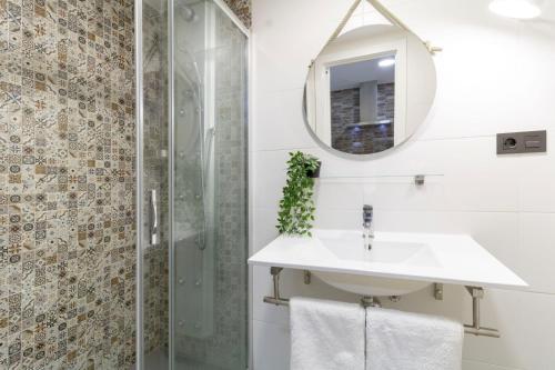 a bathroom with a sink and a shower at Acogedor Loft Bazán - Alicante Centro in Alicante