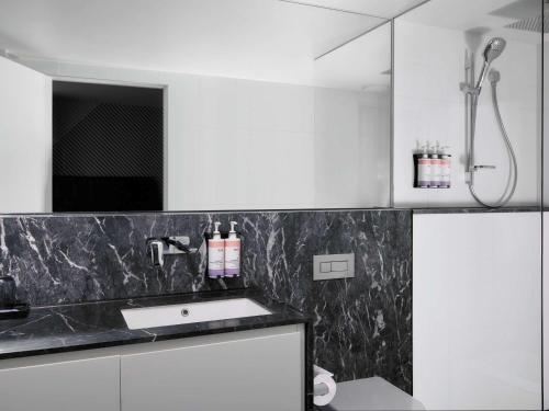 Movenpick Hotel Melbourne On Spencer Image