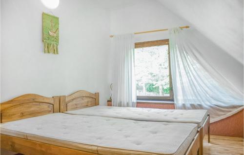 Ένα ή περισσότερα κρεβάτια σε δωμάτιο στο 2 Bedroom Lovely Apartment In Wolin