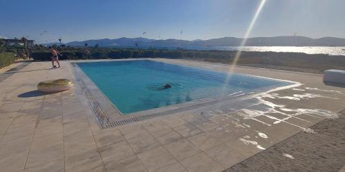 Bazén v ubytování Rosanna kite apartments by the sea & pool with sunset nebo v jeho okolí