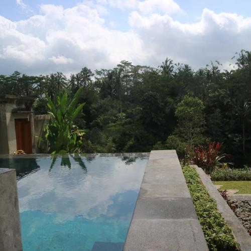 Kolam renang di atau dekat dengan Kaja Villa