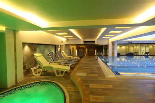 a hotel with a swimming pool and lounge chairs at Sun Erbil in Erbil