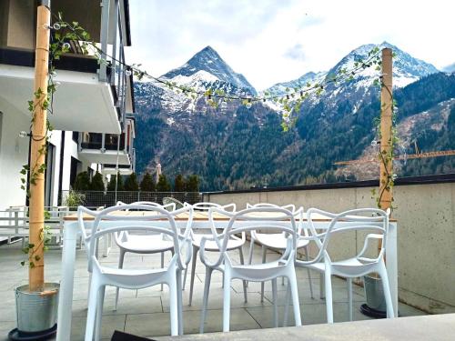 Reštaurácia alebo iné gastronomické zariadenie v ubytovaní NEW! Design Apartment w mountain views & 10 mins from Sölden