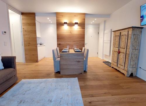 ALPENFLAIR - charming ski-to-door apartment