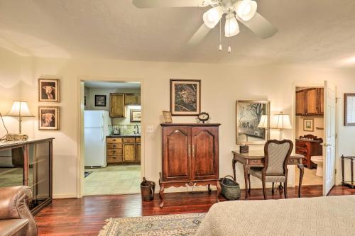 a living room with a ceiling fan and a kitchen at Less Than 1 Mi to Kyle Field Cozy Studio with Outdoor Space in College Station