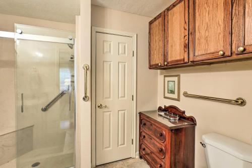 A bathroom at College Station Studio Less Than 1 Mi to Kyle Field!