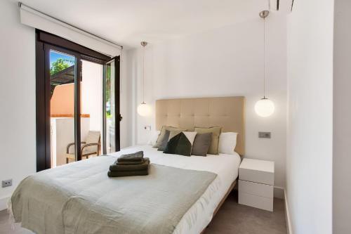 Modern 3 bed Apartment in Puerto Banus, Marbella photo 2