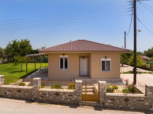 Fotografie z fotogalerie ubytování Dimitra's sunny villa v destinaci Mirsinokhórion