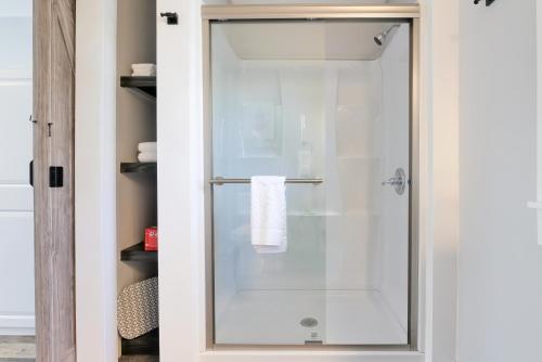 Ένα μπάνιο στο Cozy 1 BR in the Center of BH! [Inspiration Point]