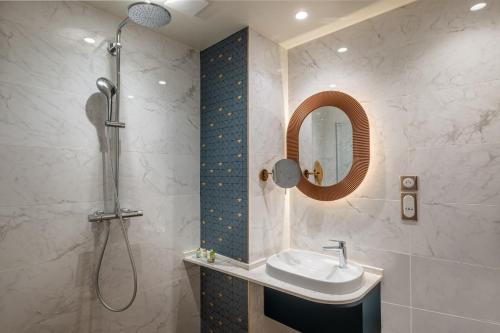 Hôtel Le Tourville by Inwood Hotels photo 69
