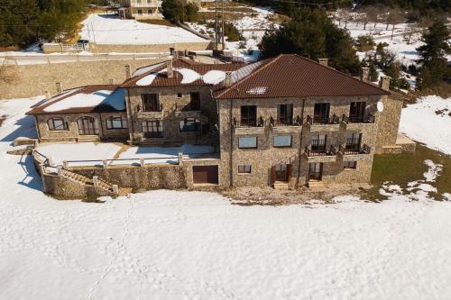 an aerial view of a house in the snow at Karyatis Resort in Synikia Mesi Trikalon