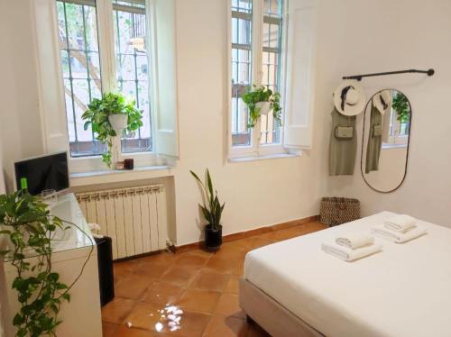 Posteľ alebo postele v izbe v ubytovaní CORONARI Suite - A love nest at Navona Square