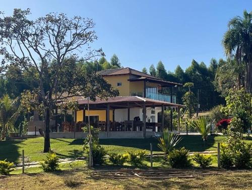 a house in the middle of a garden at Sítio Barriguda in Alexânia