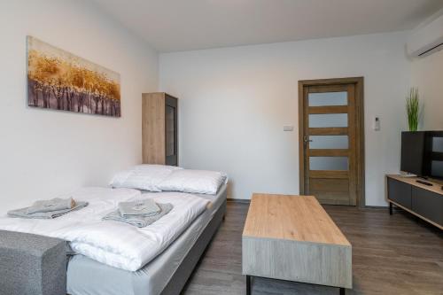 Postel nebo postele na pokoji v ubytování Apartmány Lucie
