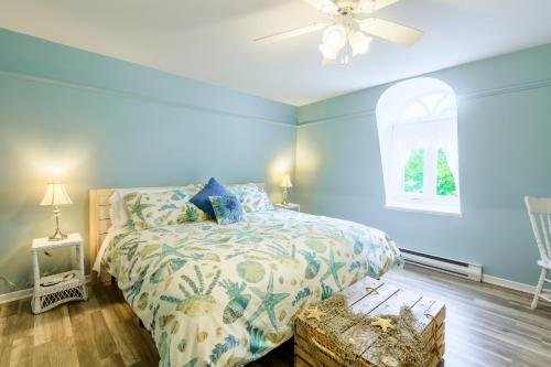a blue bedroom with a bed and a ceiling fan at Maison de L'Anse aux oies / Gîte in L'islet Sur Mer